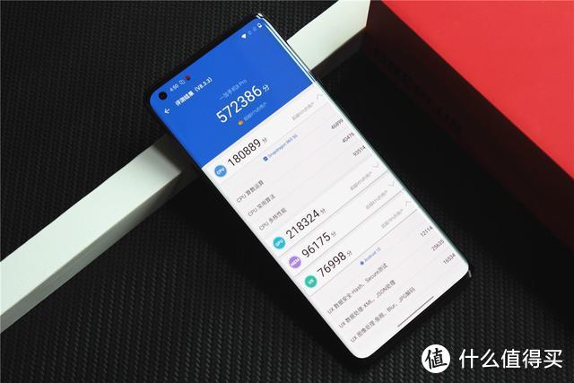 OnePlus 8 Pro深度体验！高素质屏幕下的安卓旗舰，2020年上半年值得买吗？
