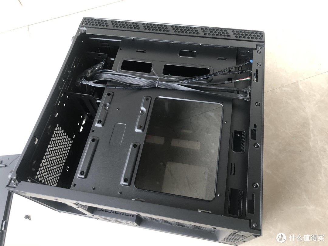 超mini-酷冷至尊(CoolerMaster)MB400L(智瞳)