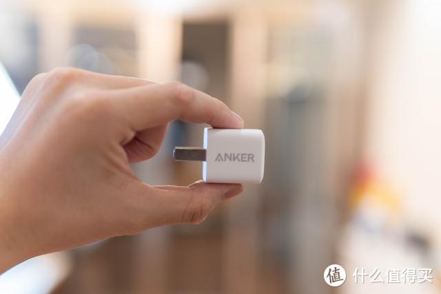 与iPhone 5W充电头同体积？anker nano 18W充电头，要快也要小巧