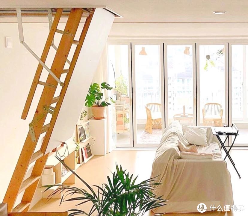 动漫风色调的房子🏠阳光☀️明媚的卧室