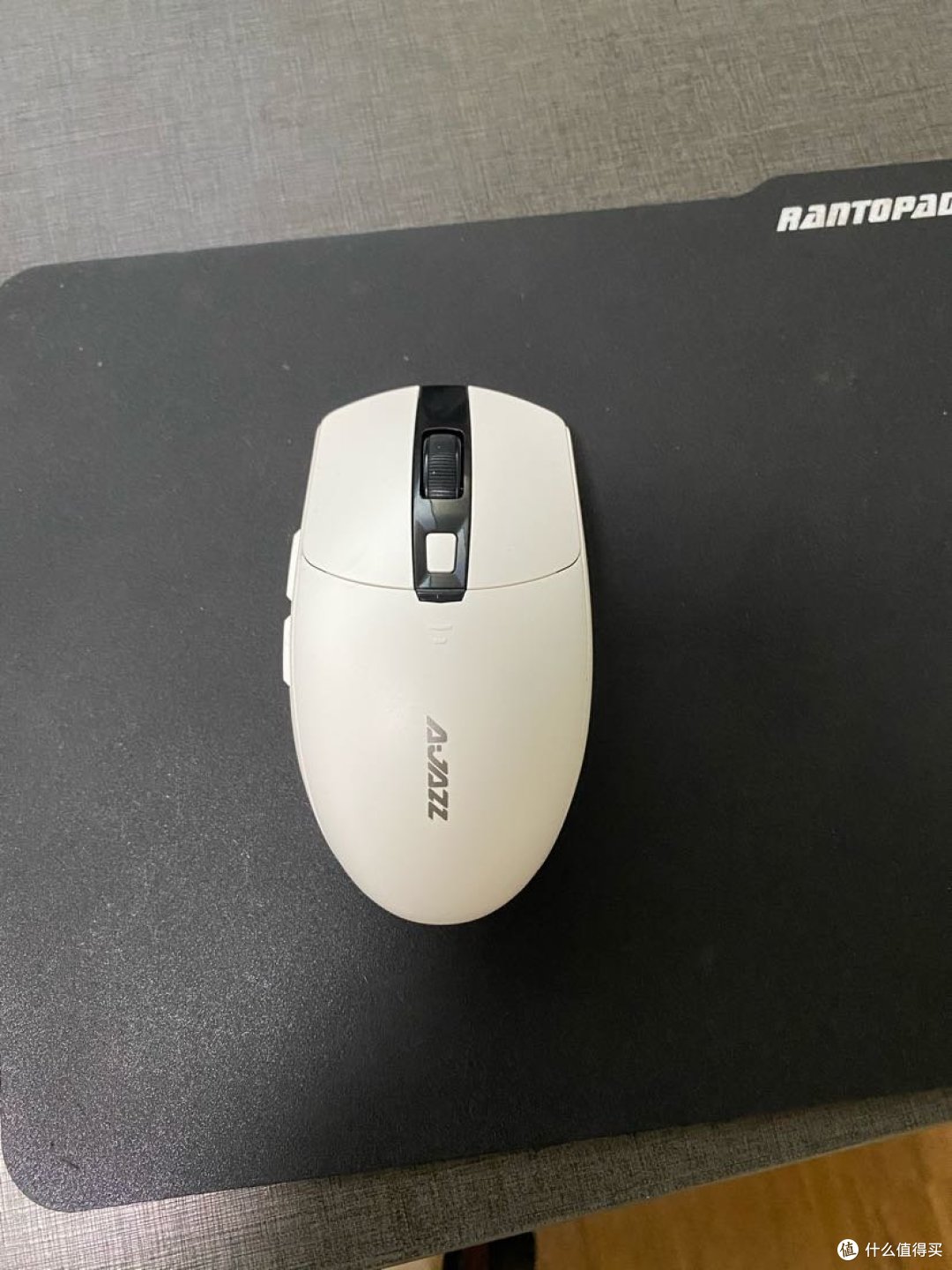 13入手照,头一次听说这牌子,嗯,是个国产鼠标,各方面中规中矩,16000