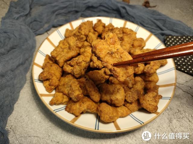 炸酥肉裹面粉还是淀粉，老厨师教你正确配方，外酥里软越吃越香