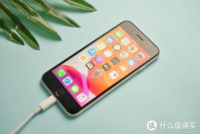 拼多多让利400的新款iPhone SE上手，能否逃过真香定律？