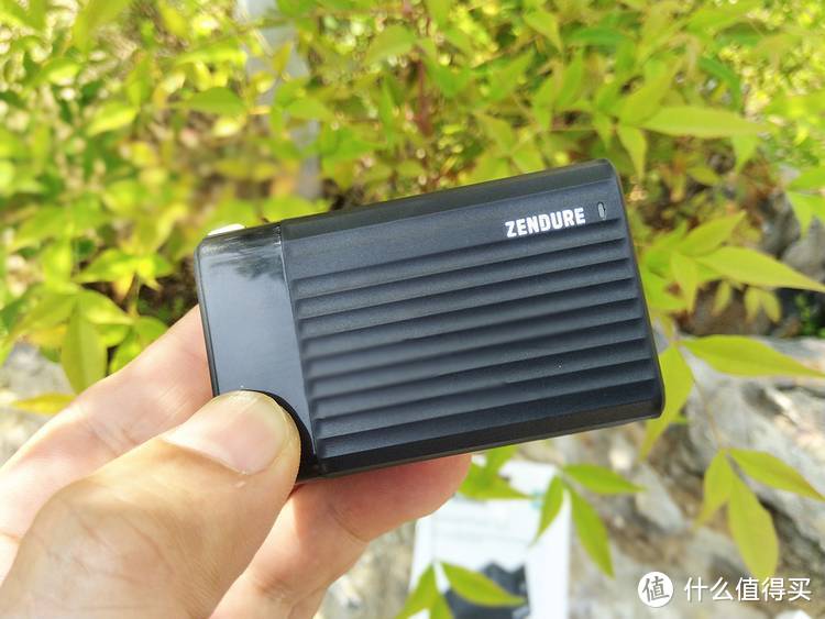 小而强Zendure征拓65W SuperPort S3多插口充电头评测