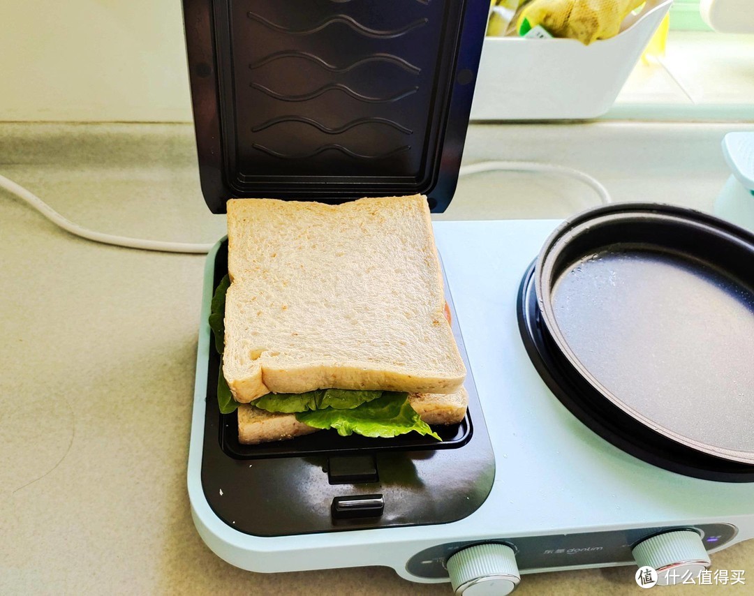 如何带娃工作两不误，高效率奶爸的秘诀竟然是？东菱三明治早餐机
