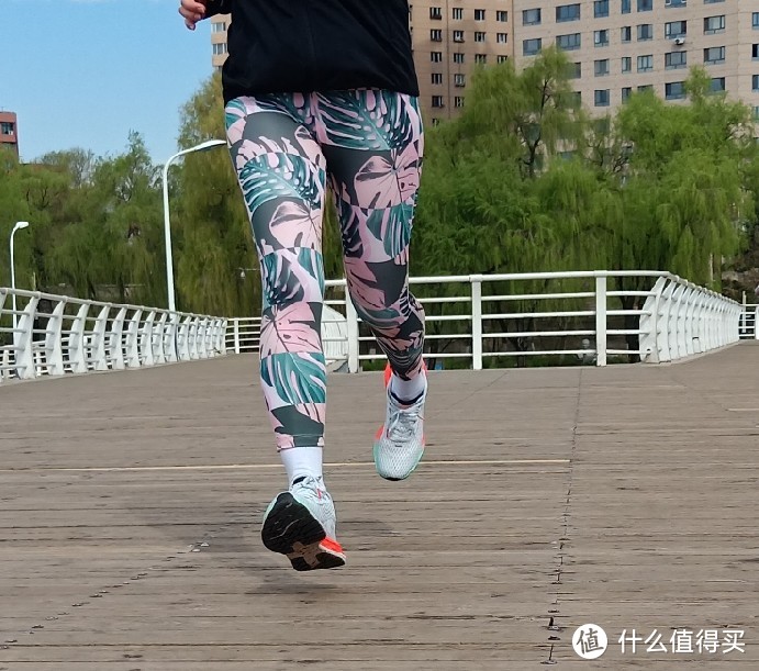 给奔跑的你轻盈动力—迪卡侬KIPRUN KD PLUS/轻盈动力跑鞋