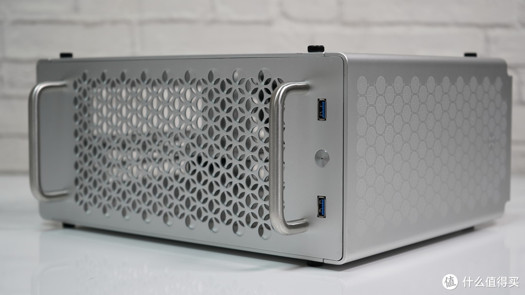 精选臻品ITX机箱——小喆优品B2PLUS，机箱外貌协会的最爱。