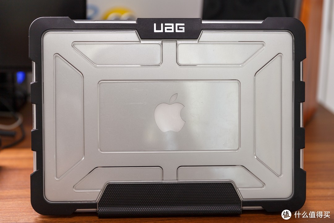 6年前的MacBook Air + UAG保护壳