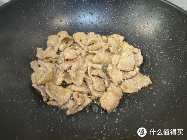 大厨教的炒牛肉方法真不错，30秒爆炒出锅，牛肉鲜香嫩滑不塞牙