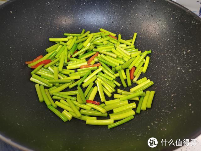 大厨教的炒牛肉方法真不错，30秒爆炒出锅，牛肉鲜香嫩滑不塞牙