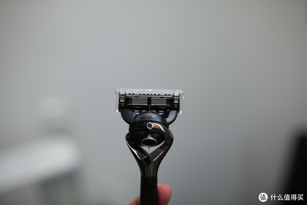 刀锋所及寸草不生，刮完甚是清爽——吉列（Gillette） 锋隐致顺引力盒开箱