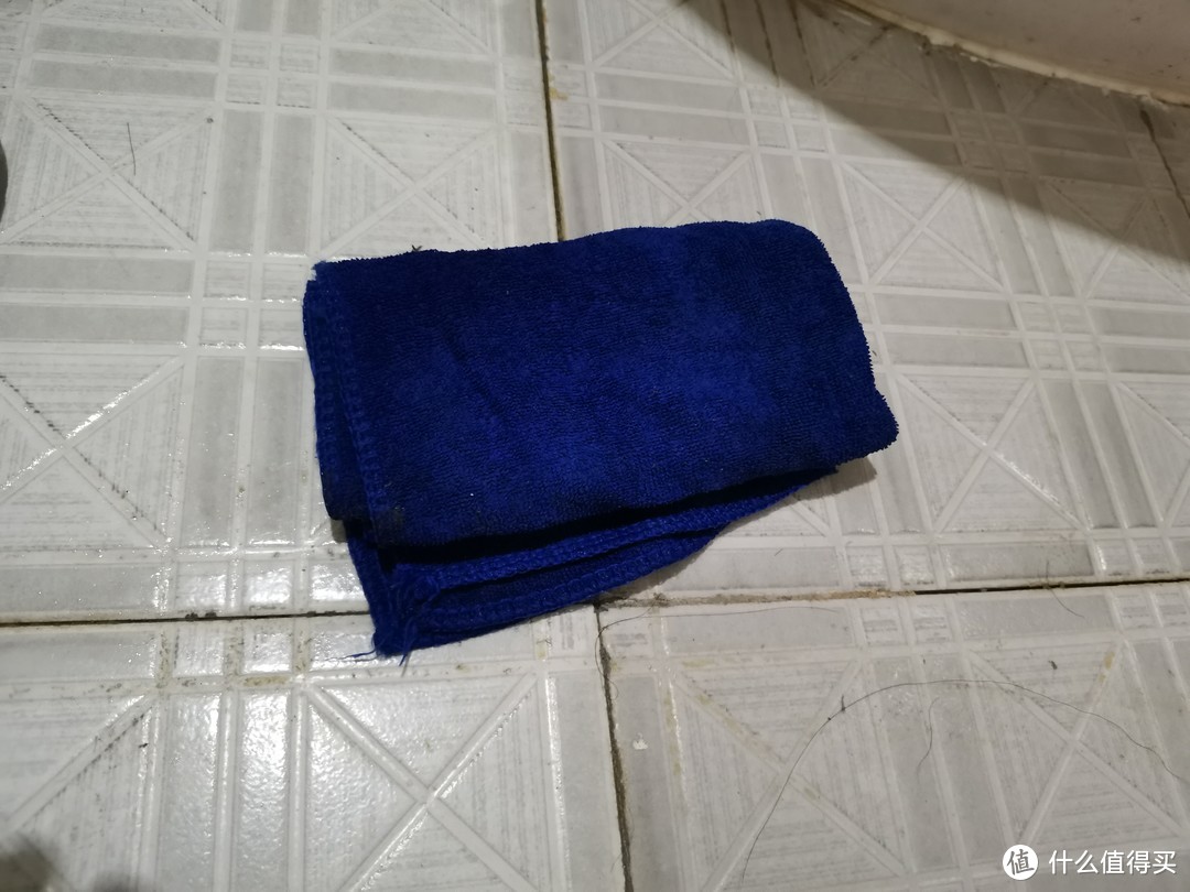 抹布就用家里最常用的超纤毛巾即可
