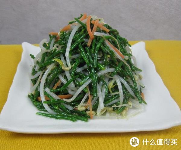 它是海边野菜，生长在盐碱地，味道鲜美有营养，错过再等一年