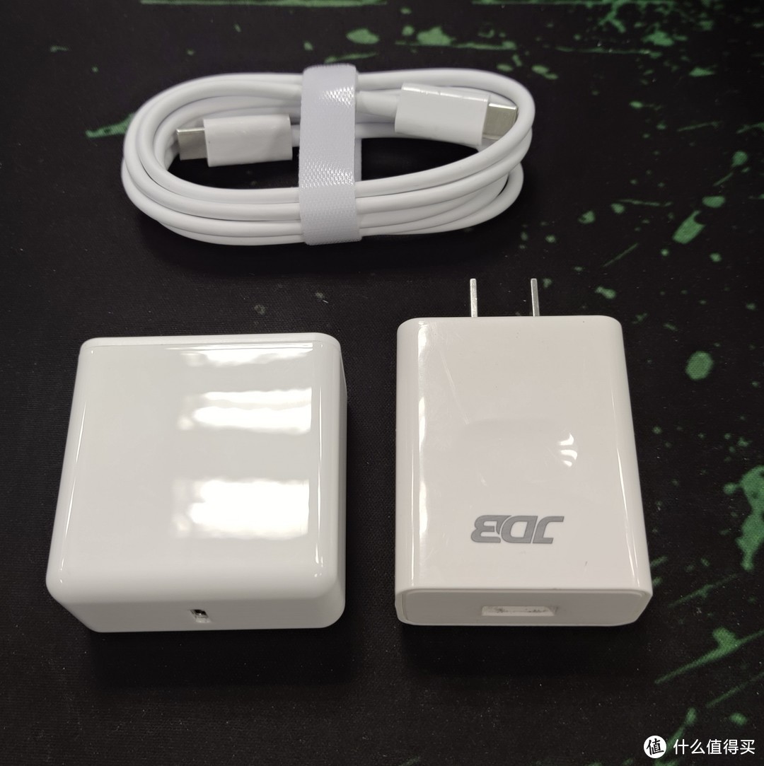 与18W QC 3.0 JDB充电器比大小。