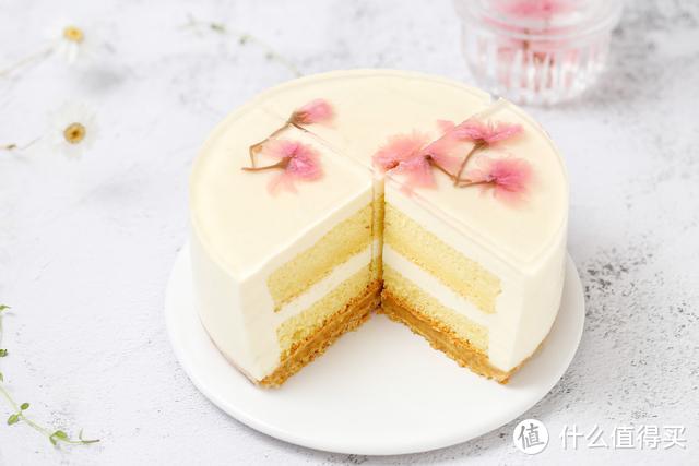 520情人节到了，学会这款慕斯蛋糕，粉粉嫩嫩浪漫十足，特别简单