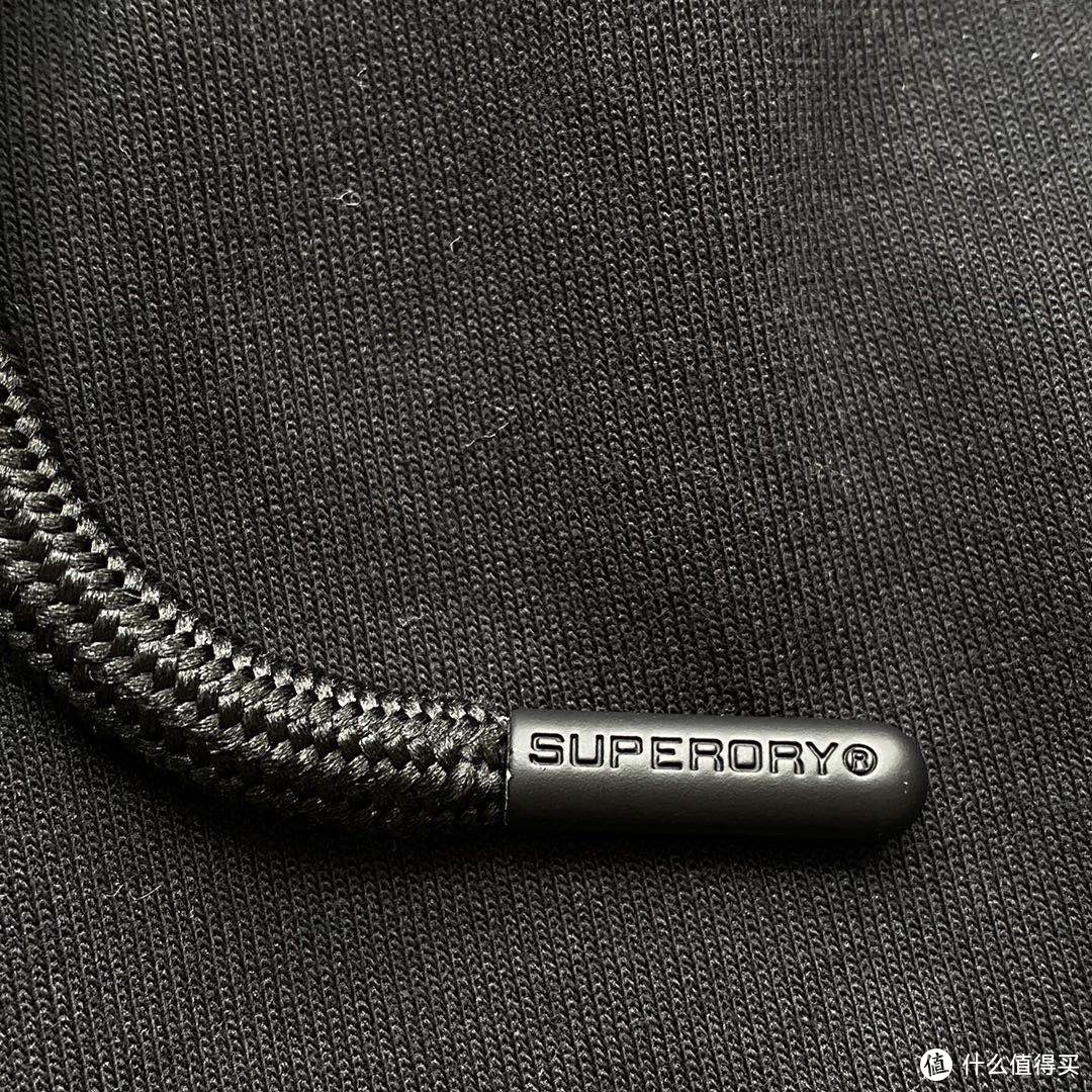 男生夏季想要穿出复古风，一件Superdry印花T帮你搞定