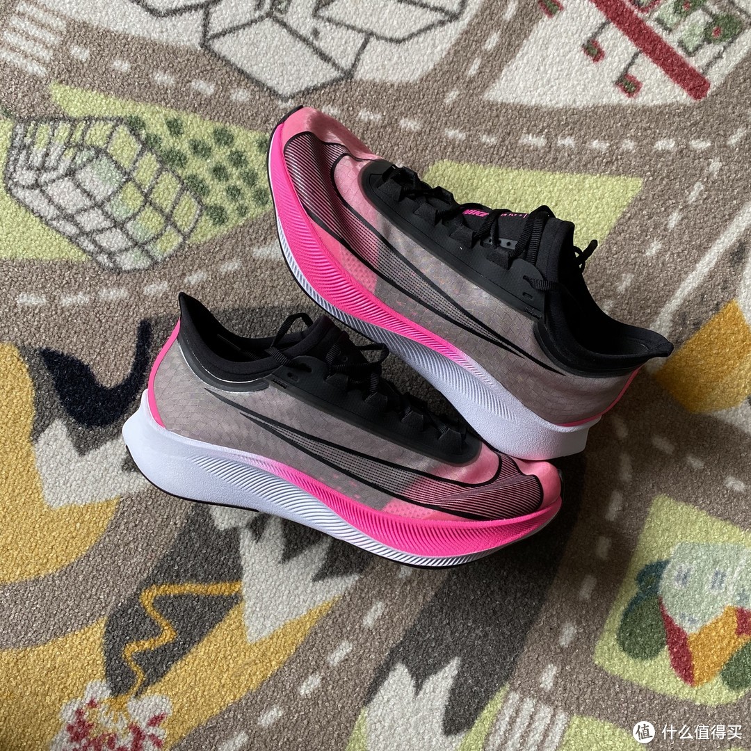 将粉色进行到底！可慢可快的Nike Zoom Fly 3爆炸粉