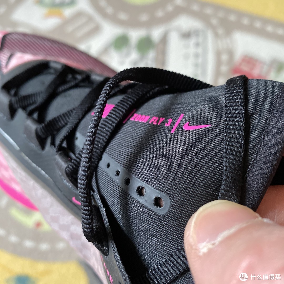 将粉色进行到底！可慢可快的Nike Zoom Fly 3爆炸粉