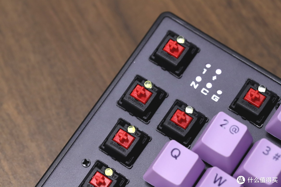 黑爵将推96键布局的特色樱桃轴机械键盘