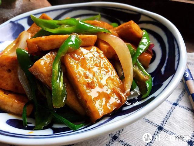 夏日，教你豆腐最下饭的做法，快手还入味，上桌分分钟抢光