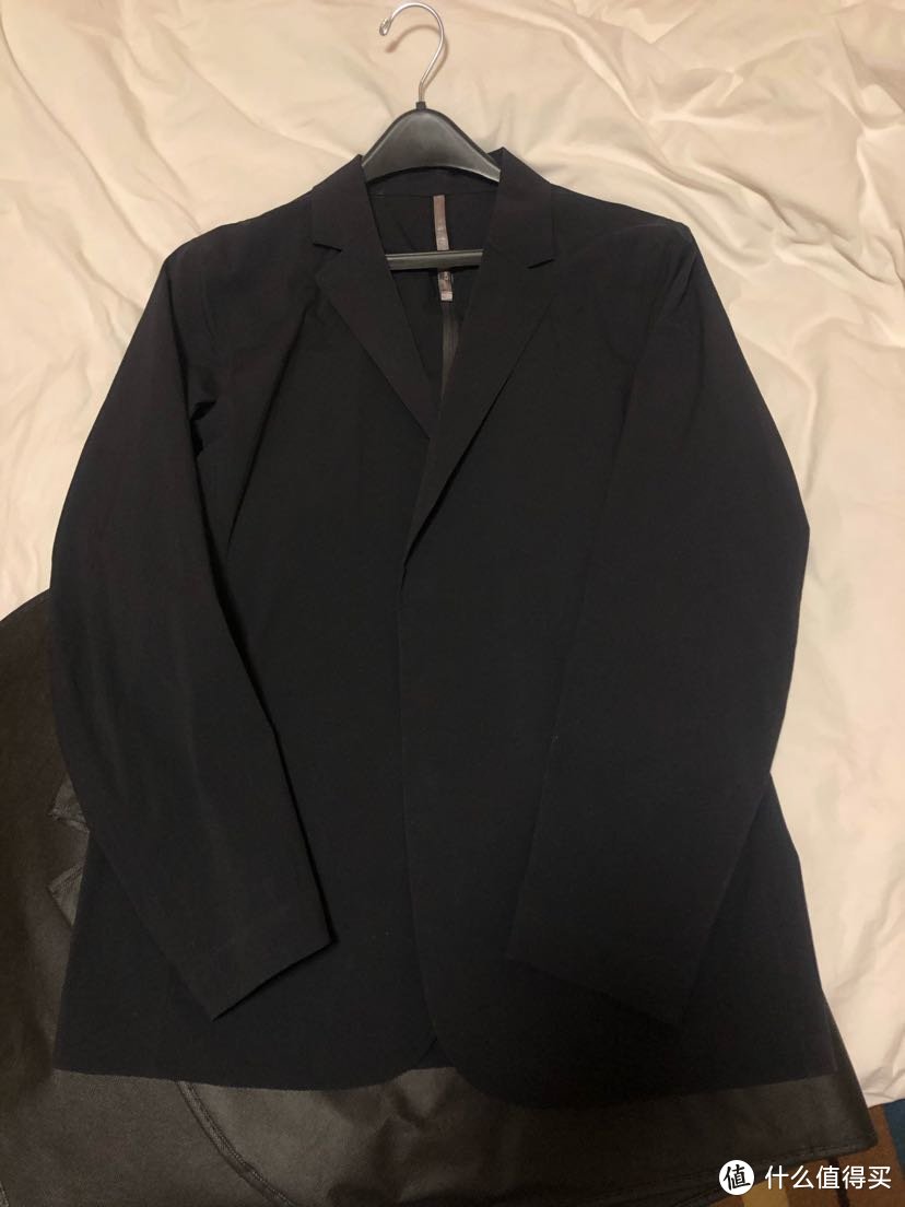 Veilance Blazer LT 适合夏季的轻薄西装