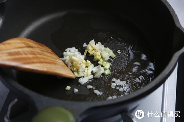 玉子豆腐和它一起煮，口感嫩滑，酸甜可口，太有食欲了！