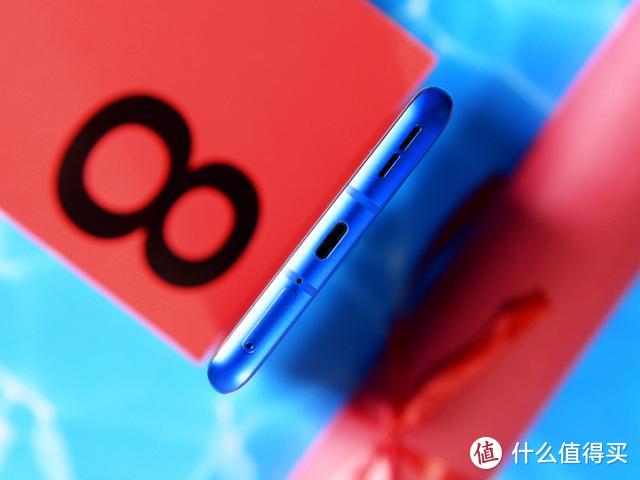 一加 8 Pro：不只是屏幕机皇，更是全面优秀的*级旗舰