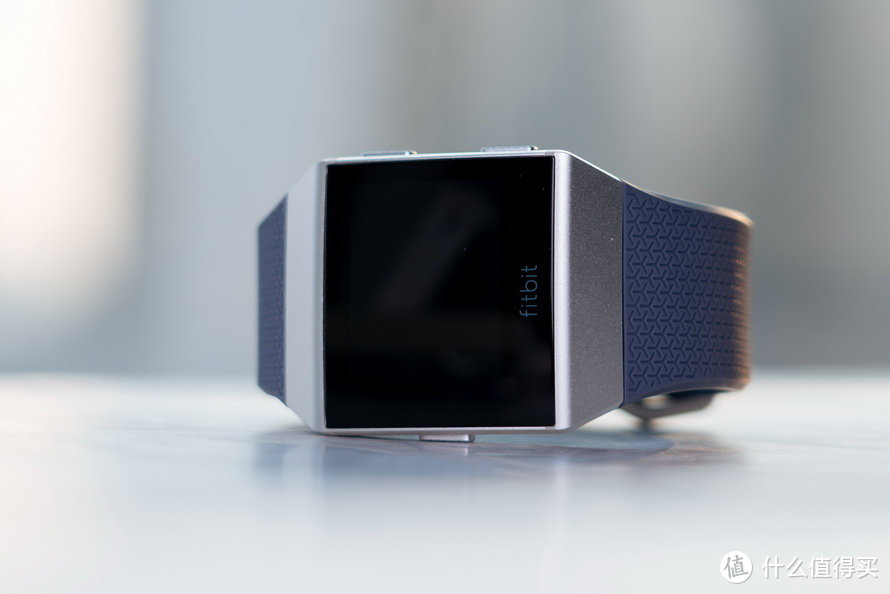 Fitbit Ionic智能运动手表评测：轻松把握运动状态与睡眠质量