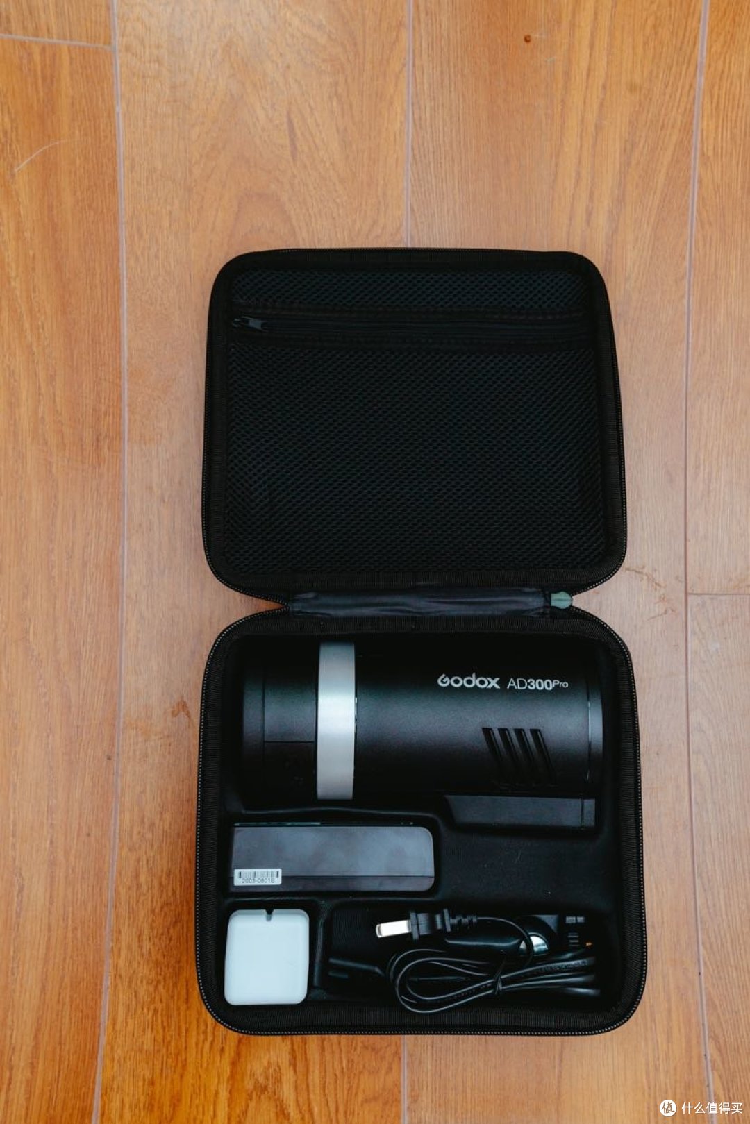 便携性能共存神牛ad300pro外拍灯