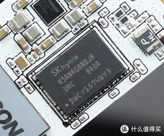 缓存芯片：海力士DDR4