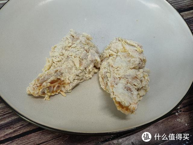 教你炸鸡做法，表皮酥脆掉渣、肉质鲜嫩多汁，太香了