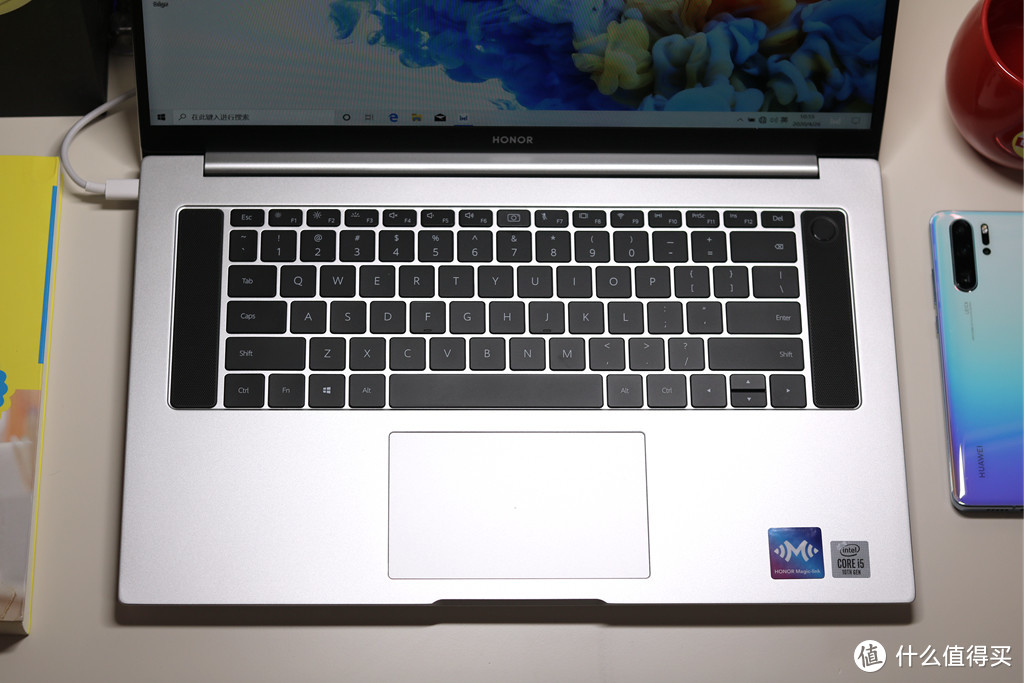 荣耀MagicBook Pro评测，16.1寸大屏+多屏协同，日常办公更加高效