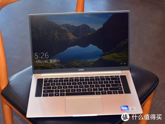 荣耀全球首发16.1英寸MagicBook Pro，还有都爱的防眩光护眼屏