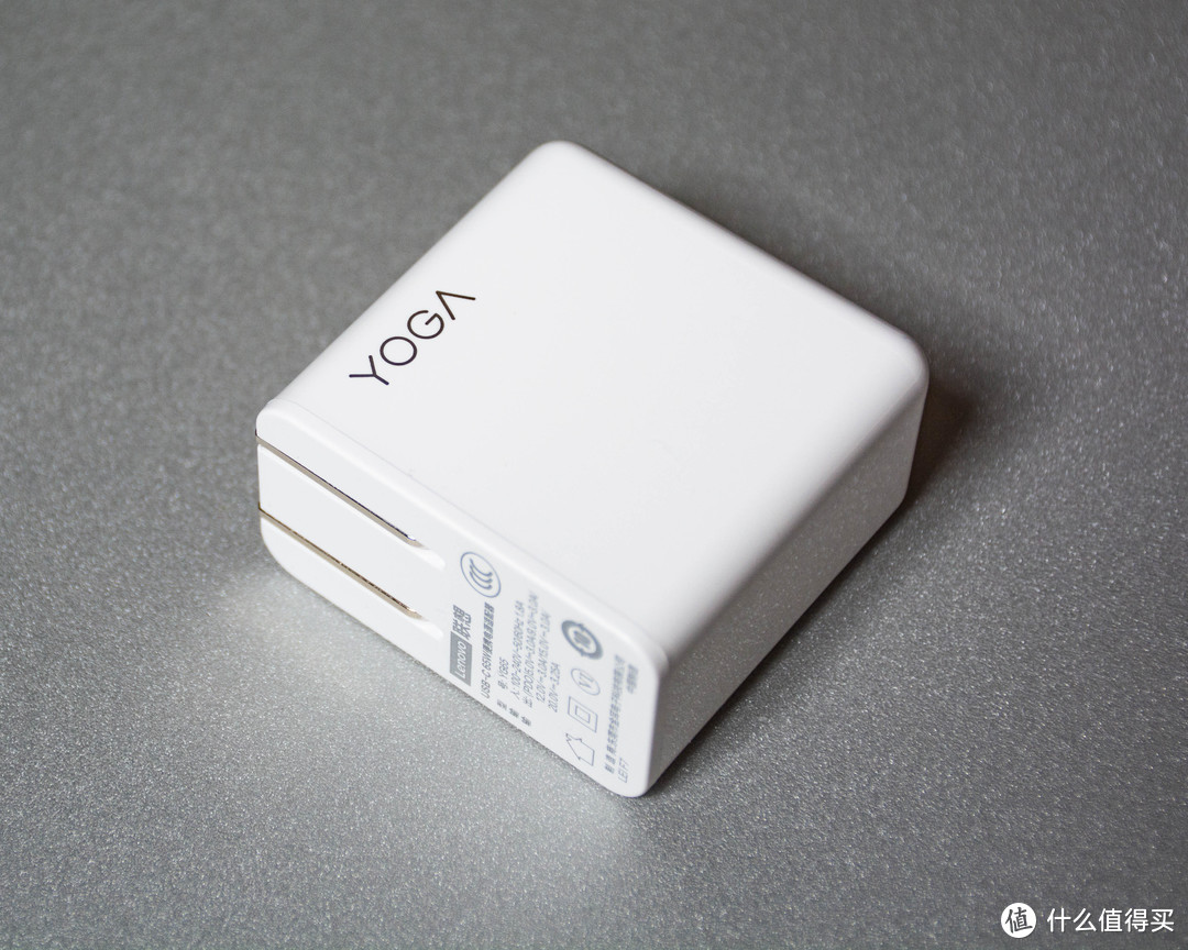 质感温润、折叠插头的YOGA USB-C 65W充电头到底怎么样