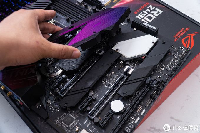 玩家国度 STRIX Z490-E GAMING 开箱简测