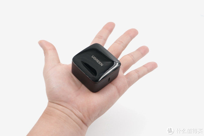 4A PPS支持Switch,绿联65W氮化镓充电器开箱评测