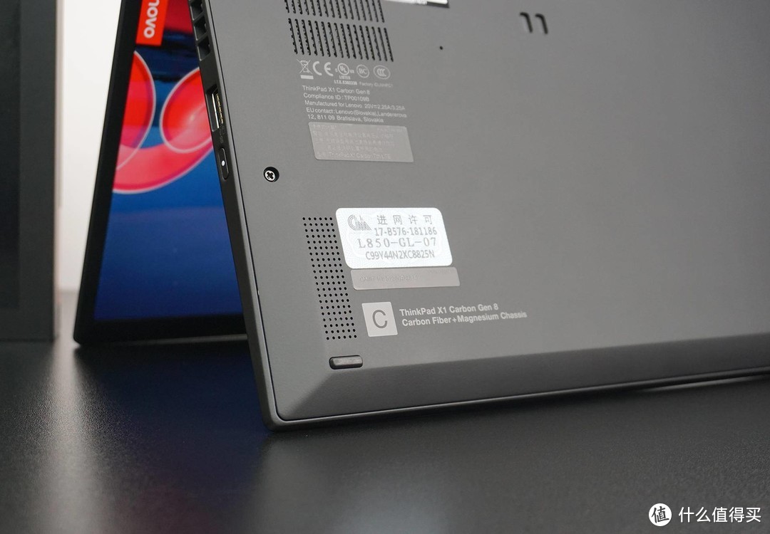 经典商务依旧，性能也很能打：ThinkPad X1 Carbon2020开箱体验