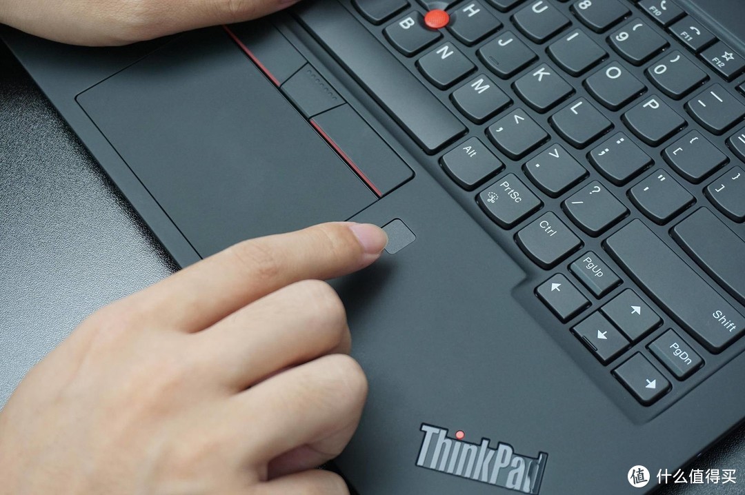 经典商务依旧，性能也很能打：ThinkPad X1 Carbon2020开箱体验