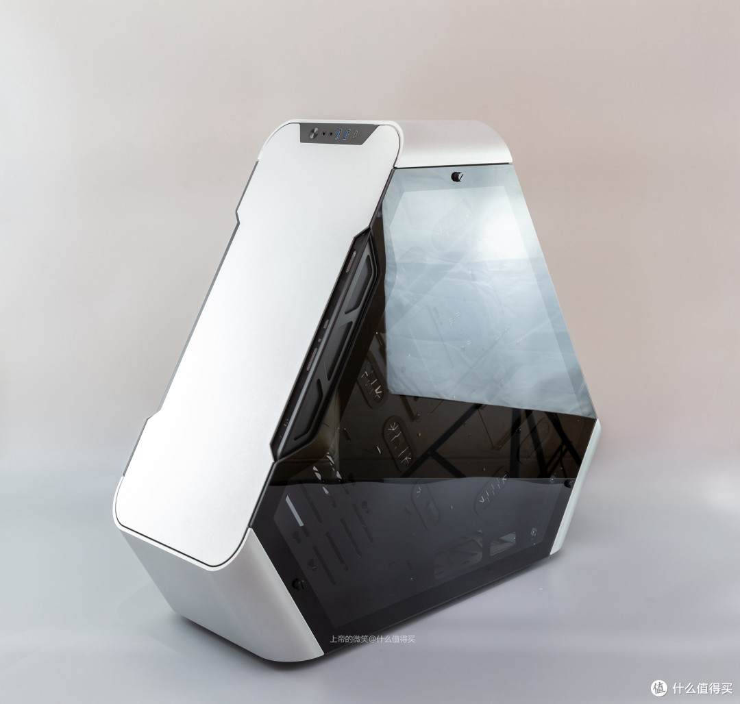 乔思伯tr03a三角造型机箱装机外星人也疯狂