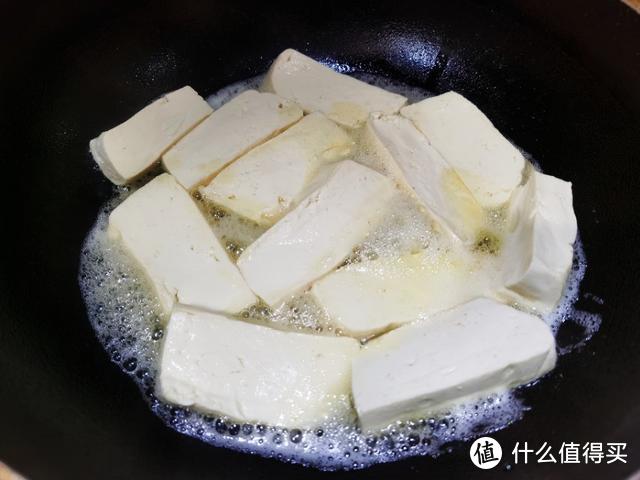 它和豆腐一起焖是绝配，香嫩入味又开胃，比大鱼大肉好吃