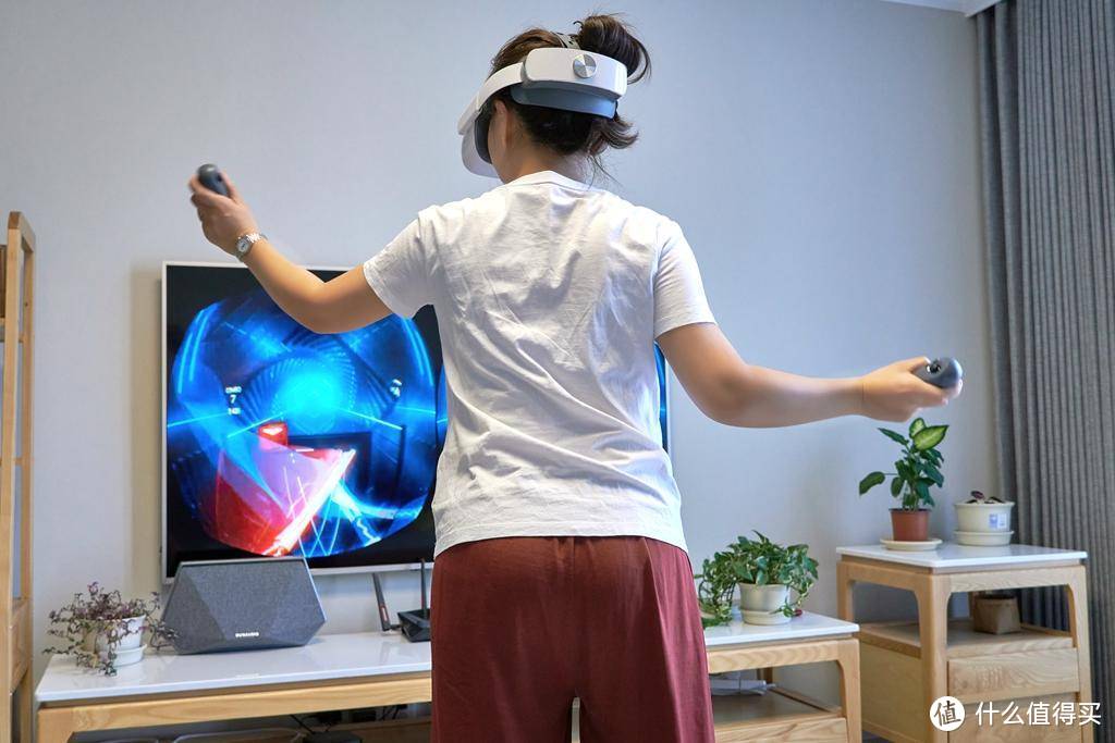 家庭娱乐新装备，自成一方娱乐新天地，Pico  Neo 2 VR一体机使用体验
