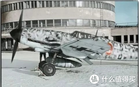 同样是原型真机，编号为红色29号的Bf-109 G-6真机，芬兰马尔米，1944年2月。此图为后期上色照片
