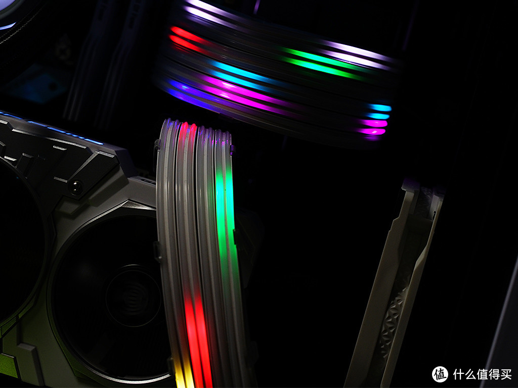 在机箱里画彩虹：LIAN LI 霓彩线2代体验分享