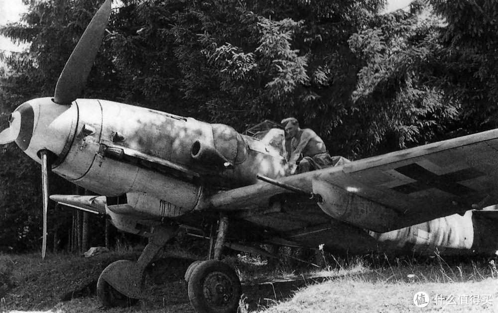 挂载了MG 151机炮吊舱的Bf-109 G-6/R6
