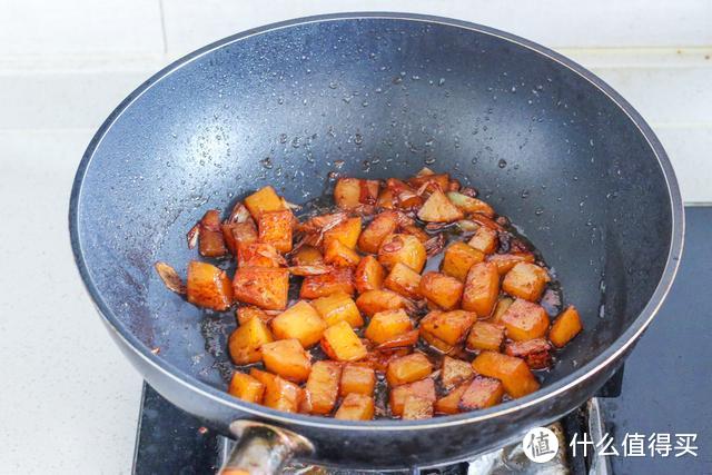 新鲜土豆上市，学会这种做法，味道赛过红烧肉，吃起来特别香