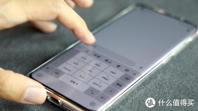 小米10：性价比依旧的 5G 入门旗舰，而且这蜜桃金谁不爱？