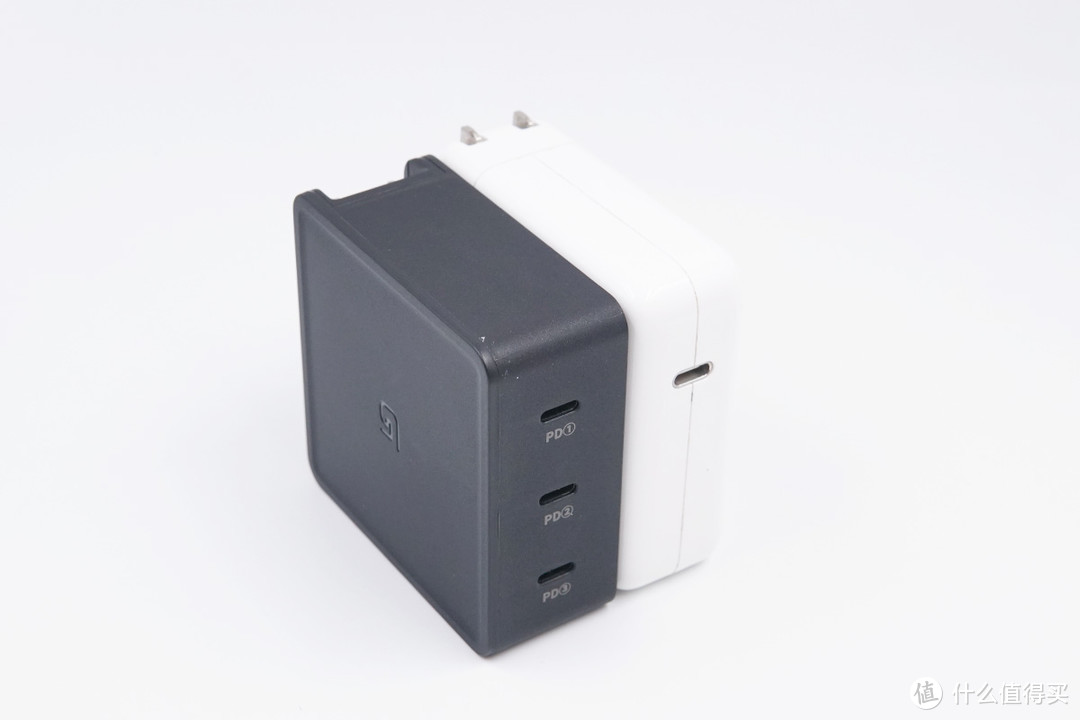 拆解报告：老七机基地三USB-C口66W PD快充充电器9P3