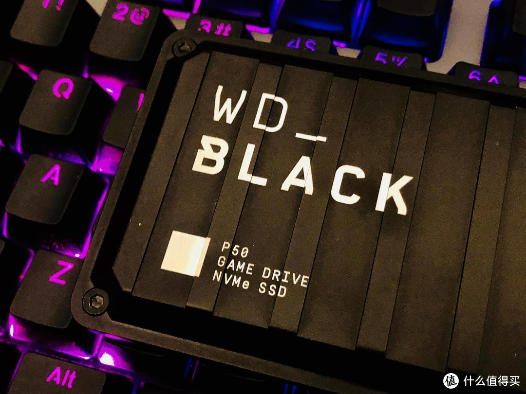 游戏主机/PC的高能弹药夹 WD_BLACK P50 NVME USB3.2 固态移动硬盘