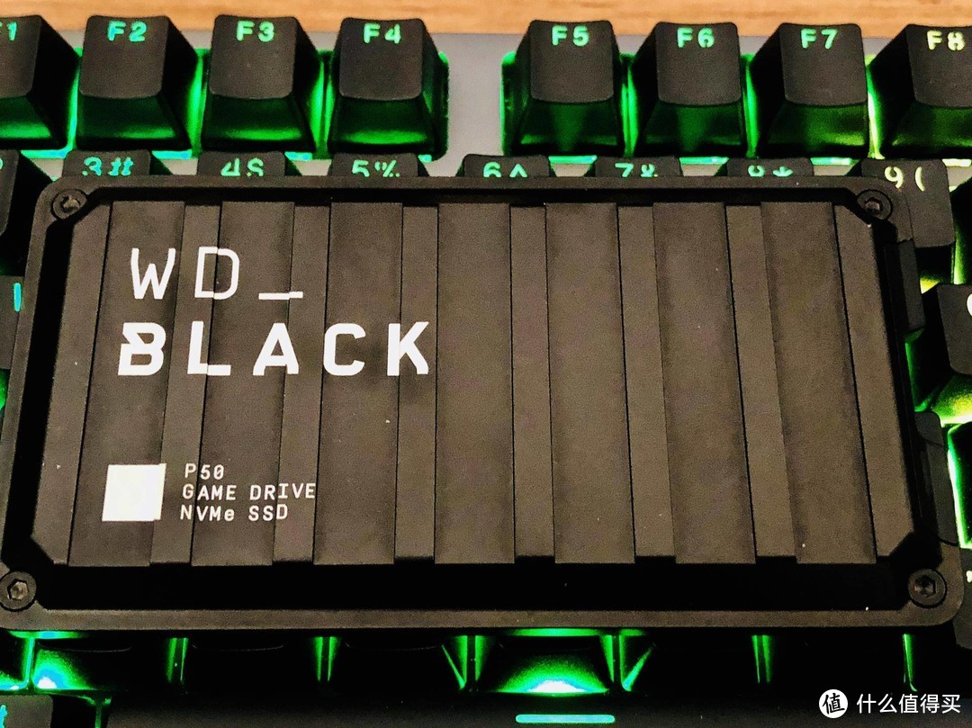 游戏主机/PC的高能弹药夹 WD_BLACK P50 NVME USB3.2 固态移动硬盘