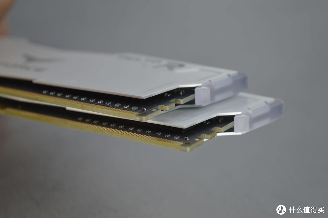 颜值性能并肩行：十铨DELTA RGB DDR4 3200套条简单体验